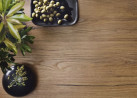 Rustic stilliaus vitrina antracito pilkos ir Amareto spalvos Hadsono ąžuolo spalvos.