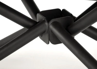 Modernaus dizaino išskleidžiamas stalas Vitorino su juodo marmuro raštu dekoruotu stalviršiu ir tvirtomis juodomis metalinėmis kojomis. Stalas išsiskleidžia nuo 160 cm iki 220 cm.