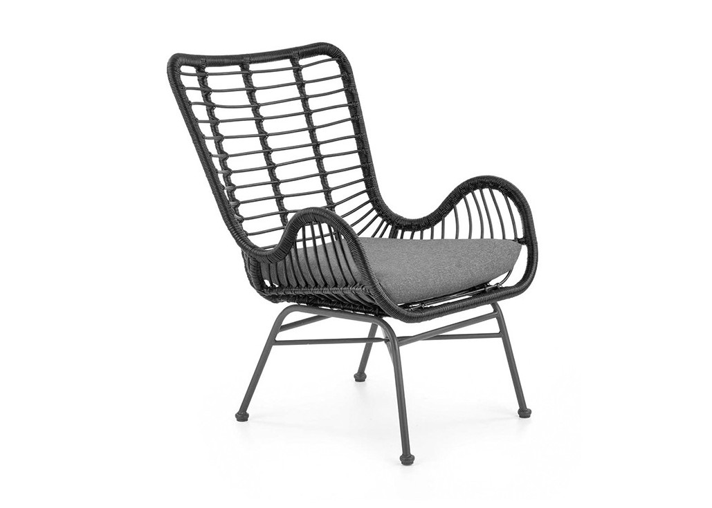 Skandinaviško dizaino subtilus juodos spalvos fotelis Ikaro 2. Fotelis pagamintas iš metalo rėmo, apsuktas ratanu.