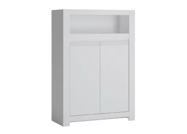 Minimalistinio stiliaus komoda matinės baltos spalvos.