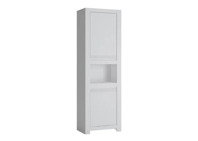 Minimalistinio stiliaus aukšta ir siaura spinta matinės baltos spalvos.