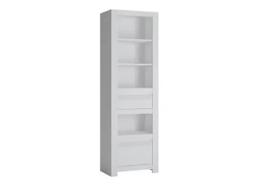 Minimalistinio stiliaus aukšta ir siaura knygų spinta matinės baltos spalvos.