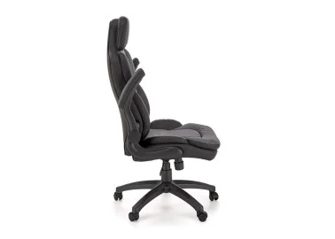 Pilkos ir juodos spalvos derinio ergonomiška biuro kėdė Valerio. Kėdė su TILT mechanizmu, su reguliuojamais porankiais ir plastikiniais ratukais, apsiūta eko odos ir gobeleno deriniu.