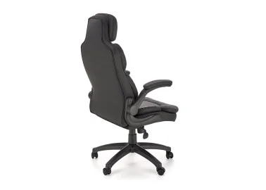 Pilkos ir juodos spalvos derinio ergonomiška biuro kėdė Valerio. Kėdė su TILT mechanizmu, su reguliuojamais porankiais ir plastikiniais ratukais, apsiūta eko odos ir gobeleno deriniu.
