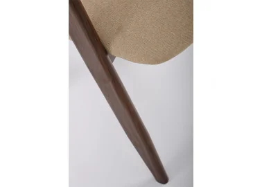 Smėlio spalvos elegantiška modernaus dizaino kėdė K344. Kėdė apmušta kokybišku tvirtu gobelenu, o kojelės pagamintos iš milteliniu būdu dažyto plieno.