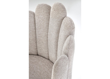 Elegantiška smėlio spalvos kėdė K552 su išskirtinės formos nugaros atlošu. Kėdė apsiūta kokybišku, tvirtu gobelenu, o kojelės pagamintos iš milteliniu būdu dažyto metalo.