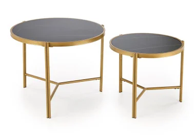 Elegantiško dizaino dviejų apvalių kavos staliukų komplektas Fatima. Staliukų stalviršis - juodo marmuro imitacijos, o kojelės pagamintos iš milteliniu būdu dažyto plieno.