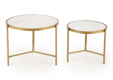 Elegantiško dizaino dviejų apvalių kavos staliukų komplektas Fatima. Staliukų stalviršis - balto marmuro imitacijos, o kojelės pagamintos iš milteliniu būdu dažyto plieno.