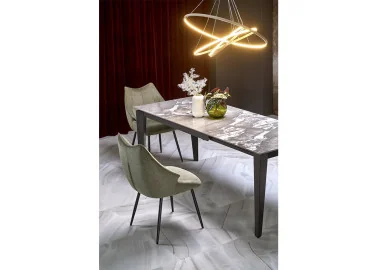 Alyvuogių spalvos elegantiška išskirtinės formos valgomojo kėdė K543. Kėdė apsiūta aukštos kokybės gobelenu, o kojelės pagamintos iš milteliniu būdu dažyto plieno.