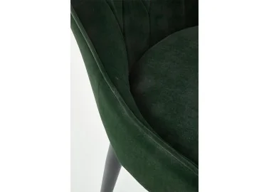 Žalios spalvos klasikinio stiliaus kėdė K366 su rombo formos dygsniais. Tvirtas veliūrinis audinys, stabilios metalinės kojos ir ergonomiška kėdės forma - suteiks ypatingai komfortišką sėdėjimą.