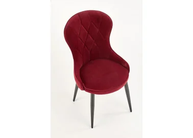 Bordo spalvos klasikinio stiliaus kėdė K366 su rombo formos dygsniais. Tvirtas veliūrinis audinys, stabilios metalinės kojos ir ergonomiška kėdės forma - suteiks ypatingai komfortišką sėdėjimą.