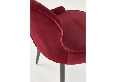 Bordo spalvos klasikinio stiliaus kėdė K366 su rombo formos dygsniais. Tvirtas veliūrinis audinys, stabilios metalinės kojos ir ergonomiška kėdės forma - suteiks ypatingai komfortišką sėdėjimą.