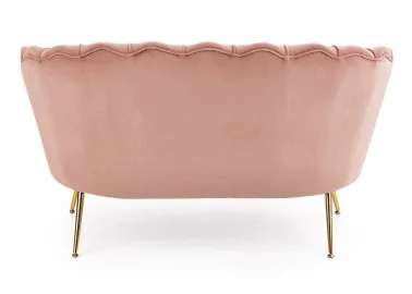 Elegantiška rožinės spalvos veliūrinė sofa Amorinito XL. Ši dvivietė sofa pasiūta iš aukštos kokybės veliūrinio audinio, o kojelės pagamintos iš aukso spalvos milteliniu būdu dažyto plieno.