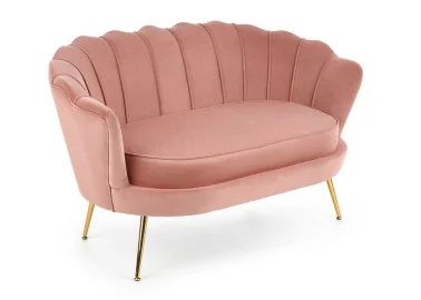 Elegantiška rožinės spalvos veliūrinė sofa Amorinito XL. Ši dvivietė sofa pasiūta iš aukštos kokybės veliūrinio audinio, o kojelės pagamintos iš aukso spalvos milteliniu būdu dažyto plieno.