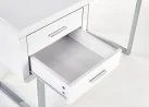 Minimalistinio dizaino rašomasis stalas B30 - nedidelis, blizgios baltos spalvos stalas su chromuotomis metalinėmis kojomis. Stalas turi du patogius stalčius.