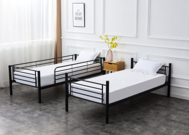 Bunky – dviaukštė juodos spalvos lova su galimybe išskirti į dvi atskiras viengules lovas. Tvirta plieno konstrukcija užtikrina patikimumą, o minimalistinis dizainas leidžia lengvai pritaikyti prie interjero.