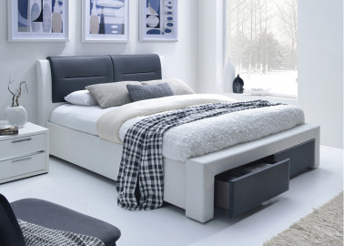 Cassandra – tai 160 cm pločio lova su elegantišku baltos ir juodos spalvos deriniu. Tvirta konstrukcija užtikrina stabilumą, o minimalistinis dizainas leidžia ją lengvai pritaikyti įvairiuose interjeruose.