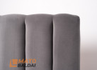 Pilkos spalvos lova KAI-ETN - elegantiško dizaino dvigulė funkcionali lova su patalynės dėže, kietu dugnu ir natūralios medienos grotelėmis. Lova skirta 160x200 cm čiužiniui.