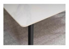 Valgomojo stalas RION – modernus ir stilingas pasirinkimas, sukurtas tiems, kurie vertina šiuolaikišką dizainą bei patvarumą. Baltos marmuro imitacijos keraminis stalviršis derinamas su juodo metalo rėmu, todėl baldas atrodo elegantiškai ir kartu solidžiai.