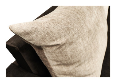 Miegamasis dvivietis fotelis KAI-DAK-2 – tikras komforto ir praktiškumo derinys! Dieną jis – elegantiškas, minkštas fotelis, puikiai derantis bet kokiame interjere , o vos keliais judesiais jis virsta jaukia lova, kurioje galėsi mėgautis saldžiu poilsiu. Galite rinktis įvairias spalvų kombinacijas