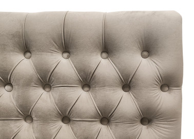 Smėlio spalvos veliūrinė lova AFINA. Chester dizaino dvigulė funkcionali lova su patalynės dėže, kietu dugnu ir natūralios medienos grotelėmis.