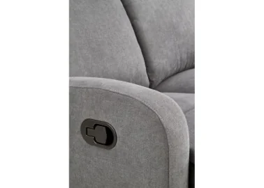 Tai pilkos spalvos dvivietė relaksacinė sofa Oslo 2s su pakeliamų kojų ir reguliuojamu nugaros atlošu, puikiai tinkanti komfortui ir atsipalaidavimui namuose.